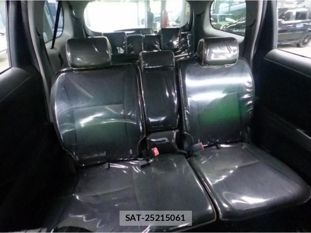Toyota WISH 2016-06 8283892-3