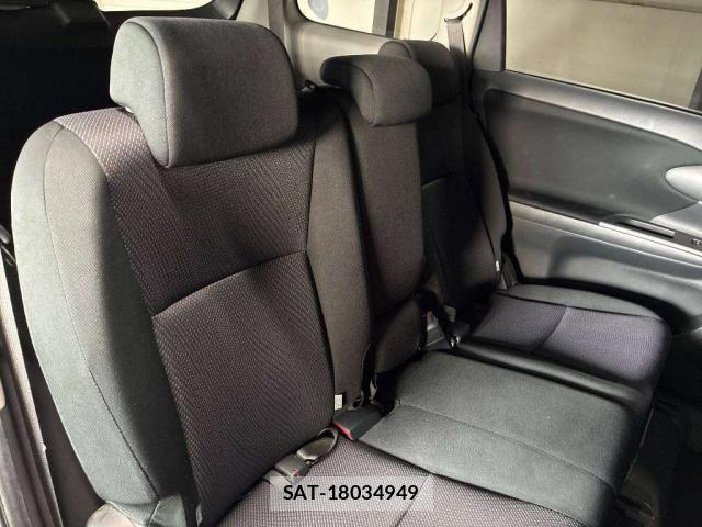 Toyota WISH 2017-07 8284398-6