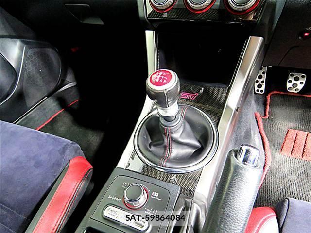 Subaru WRX S4 2015-01 8281263-17