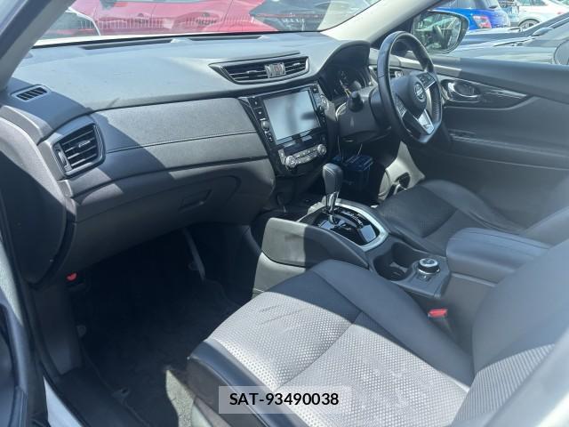 Nissan X-TRAIL 2017-08 8278991-2
