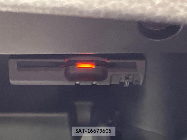 Nissan X-TRAIL 2014-04 8279406-4