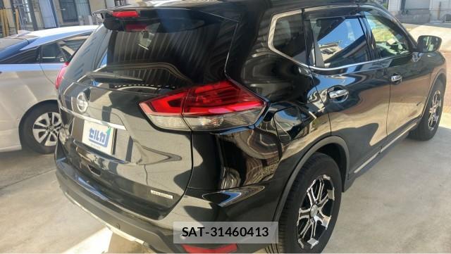Nissan X-TRAIL 2018-03 8281120-12