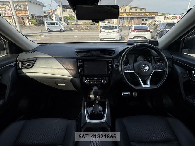 Nissan X-TRAIL 2018-05 8283700-1