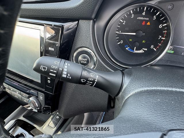 Nissan X-TRAIL 2018-05 8283700-12
