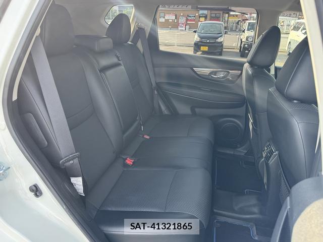 Nissan X-TRAIL 2018-05 8283700-15