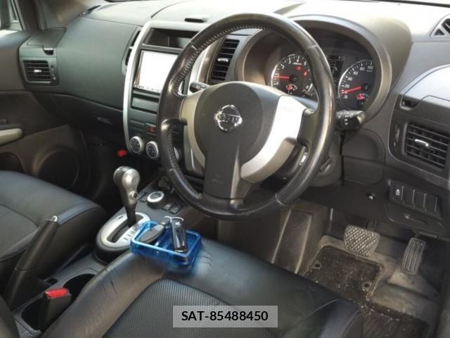Nissan X-TRAIL 2011-08 8283860-4