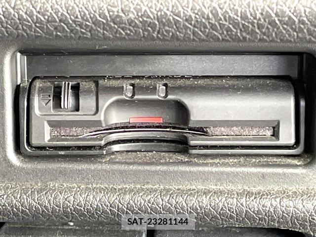 Nissan X-TRAIL 2018-05 8284489-6