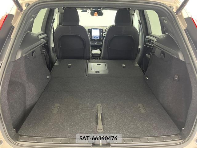 Volvo XC40 2022-10 8277061-13