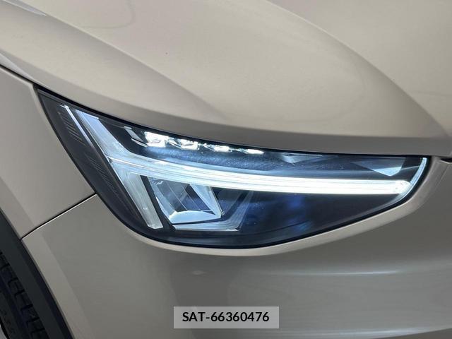 Volvo XC40 2022-10 8277061-14