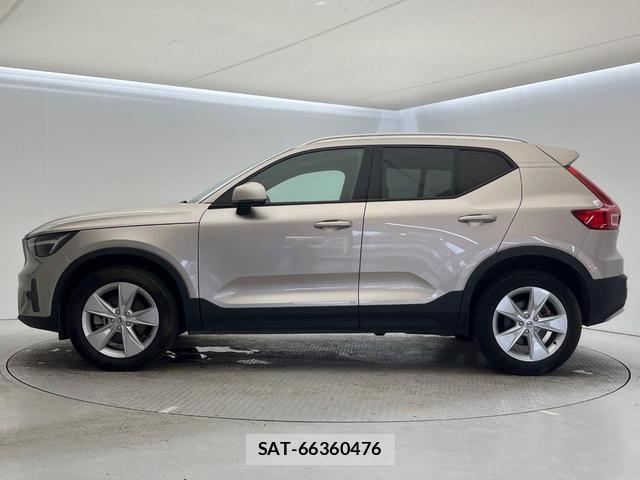 Volvo XC40 2022-10 8277061-17