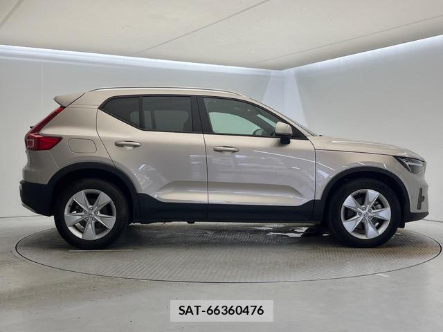 Volvo XC40 2022-10 8277061-18