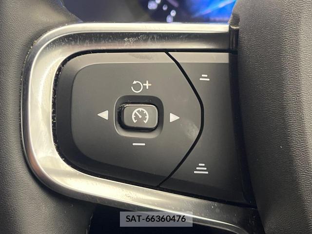 Volvo XC40 2022-10 8277061-9