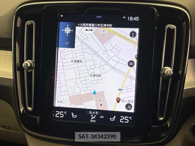Volvo XC40 2019-08 8277063-4