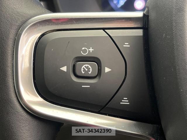 Volvo XC40 2019-08 8277063-9