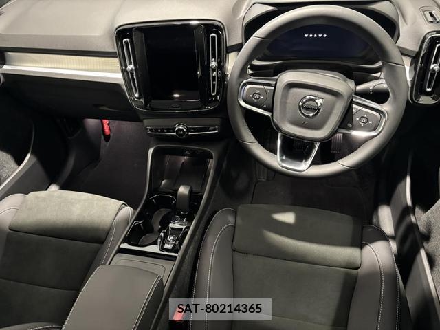 Volvo XC40 2025-09 8277678-1