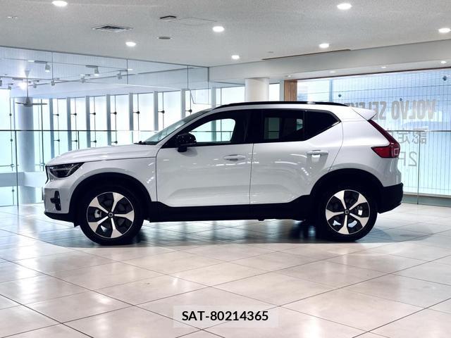 Volvo XC40 2025-09 8277678-3