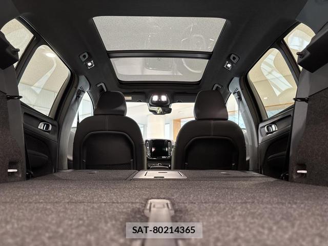 Volvo XC40 2025-09 8277678-9