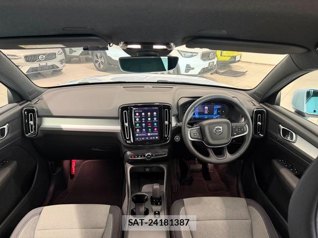 Volvo XC40 2024-09 8277680-1