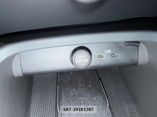 Volvo XC40 2024-09 8277680-12