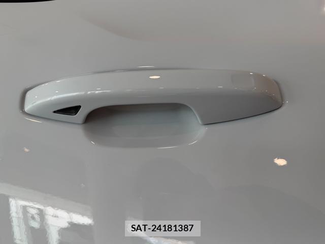 Volvo XC40 2024-09 8277680-13