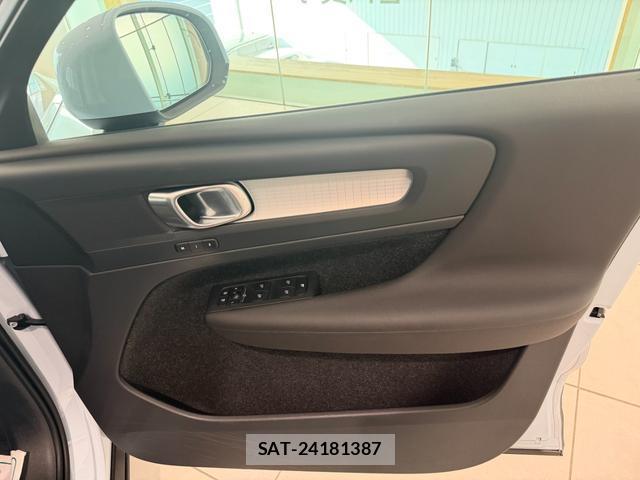 Volvo XC40 2024-09 8277680-18