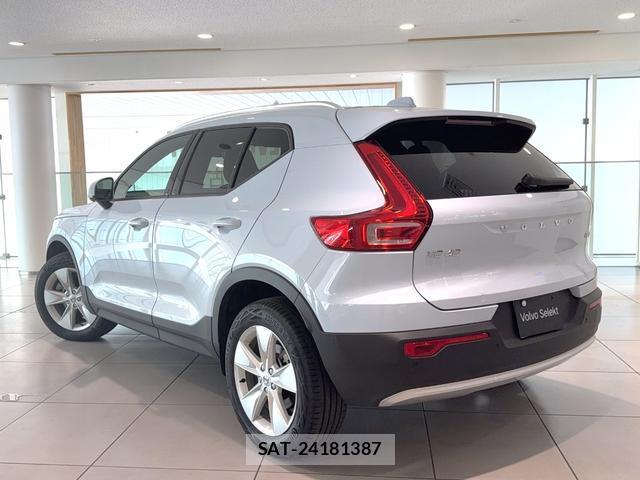 Volvo XC40 2024-09 8277680-2
