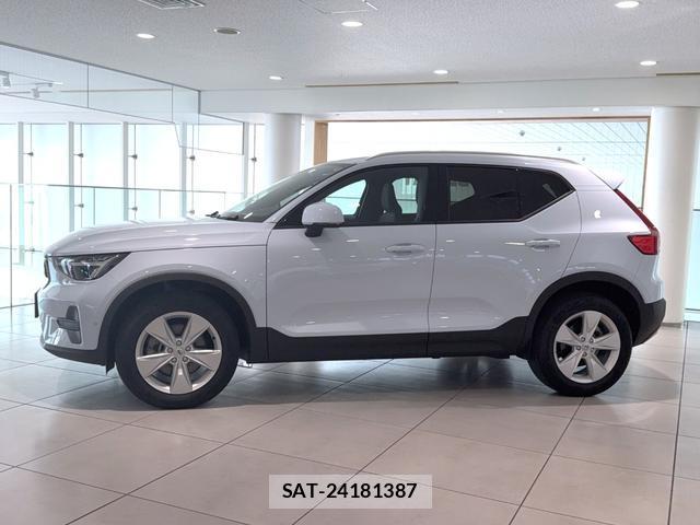 Volvo XC40 2024-09 8277680-3