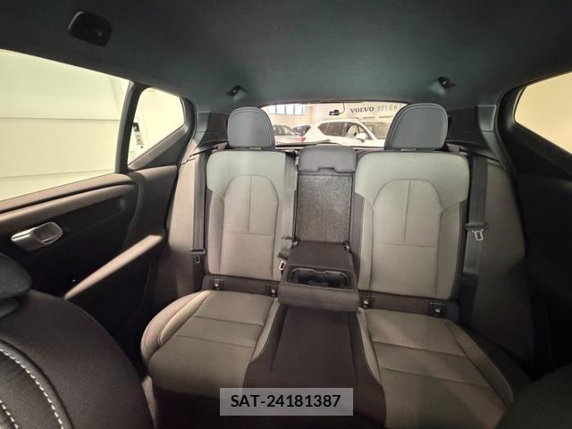 Volvo XC40 2024-09 8277680-4