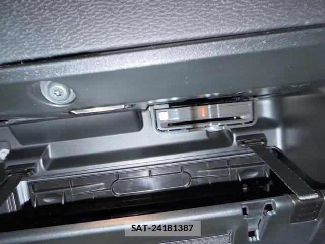 Volvo XC40 2024-09 8277680-7