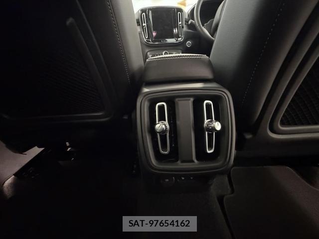Volvo XC40 2025-07 8277683-18