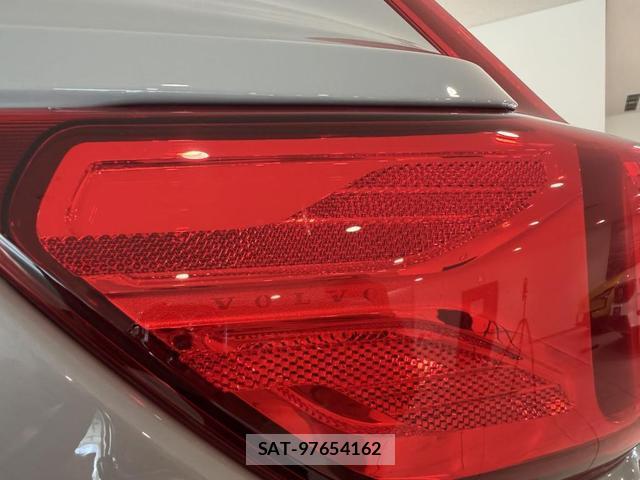 Volvo XC40 2025-07 8277683-4