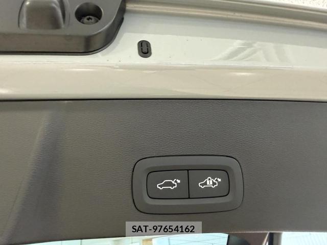 Volvo XC40 2025-07 8277683-9