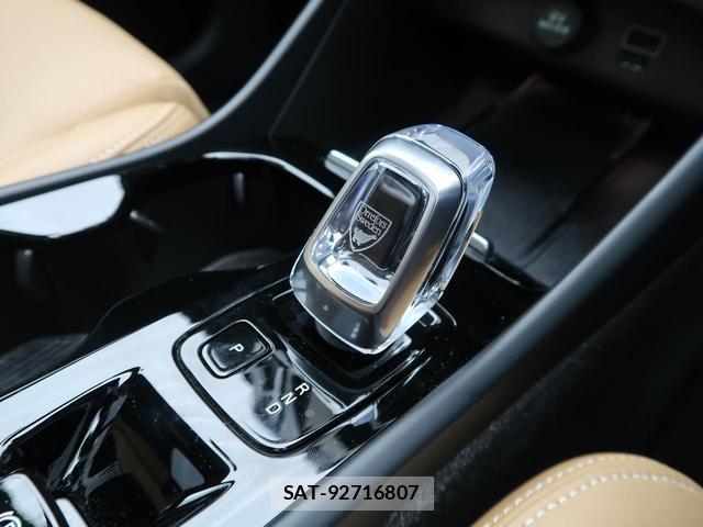 Volvo XC40 2021-09 8279440-6