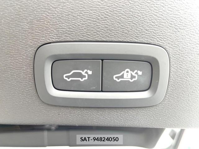 Volvo XC40 2023-09 8280439-9
