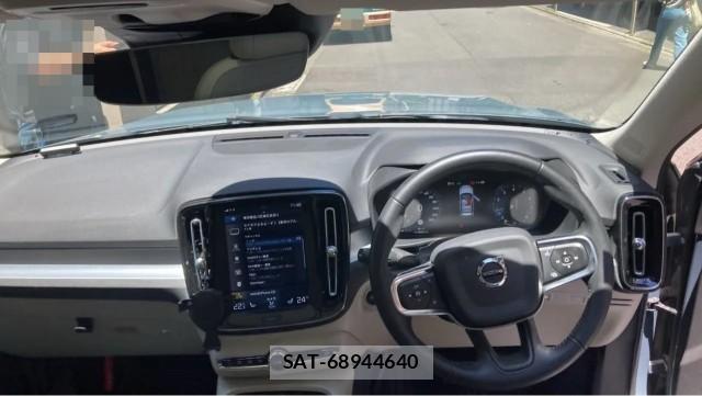 Volvo XC40 2020-09 8280943-2