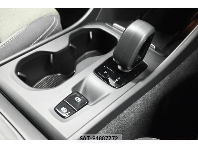 Volvo XC40 2023-06 8284231-10