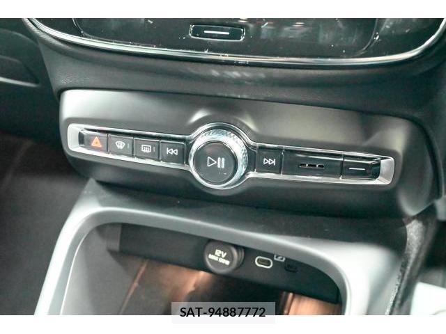 Volvo XC40 2023-06 8284231-9