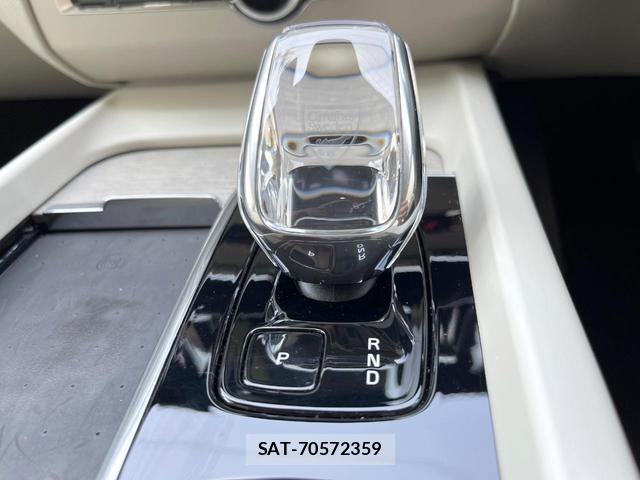 Volvo XC60 2022-08 8277187-9