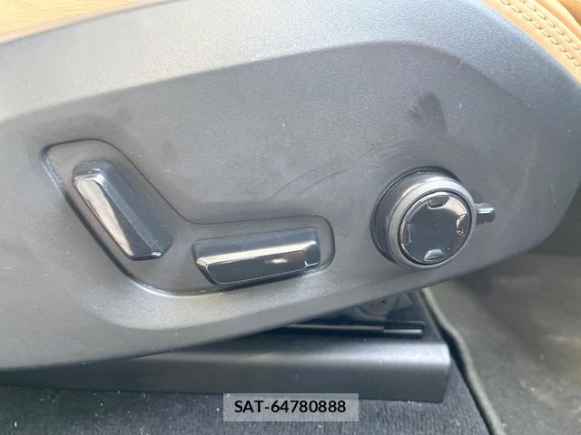 Volvo XC60 2018-05 8277188-7