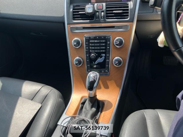 Volvo XC60 2017-08 8279641-11