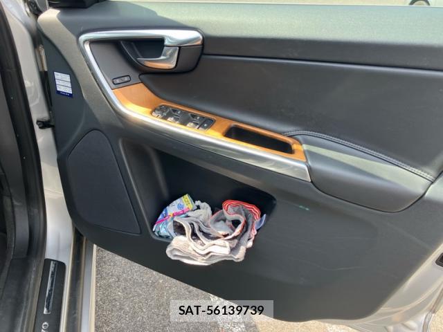 Volvo XC60 2017-08 8279641-12