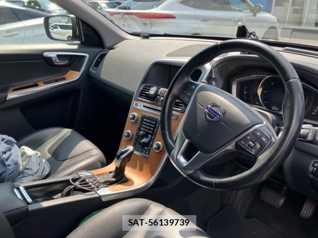 Volvo XC60 2017-08 8279641-3