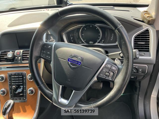 Volvo XC60 2017-08 8279641-4