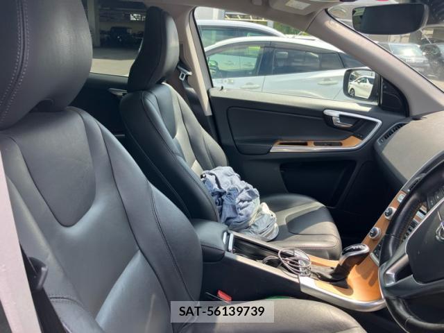 Volvo XC60 2017-08 8279641-6