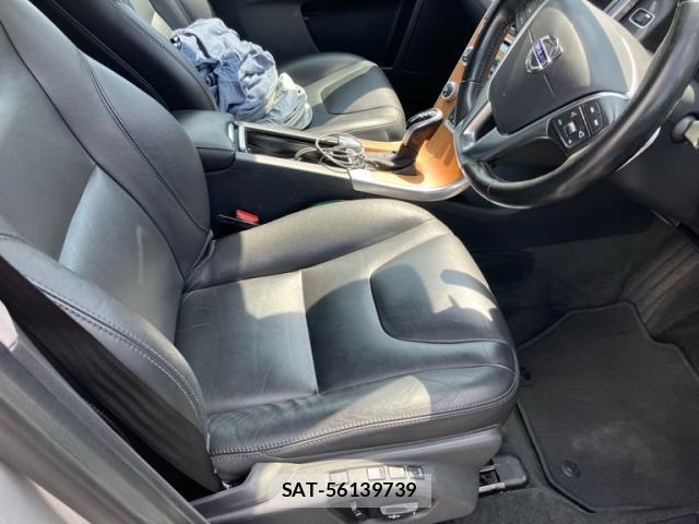 Volvo XC60 2017-08 8279641-7