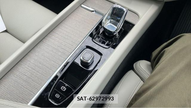 Volvo XC60 2022-09 8282282-14