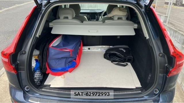 Volvo XC60 2022-09 8282282-17