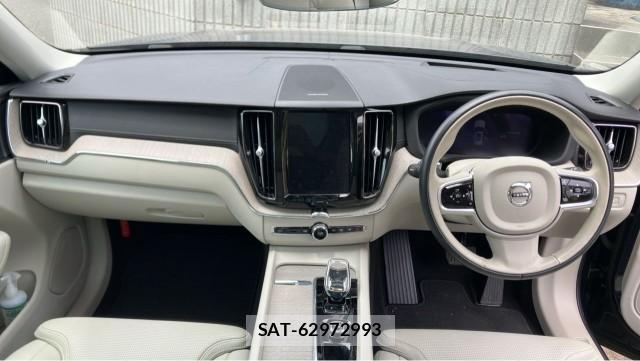 Volvo XC60 2022-09 8282282-2