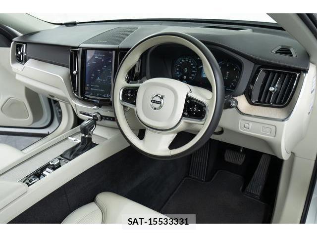 Volvo XC60 2019-10 8283323-10
