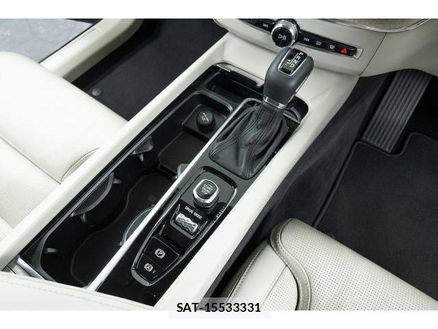 Volvo XC60 2019-10 8283323-19